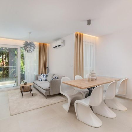 Cro.Lo Modern Retreat Apartment Split Exterior photo